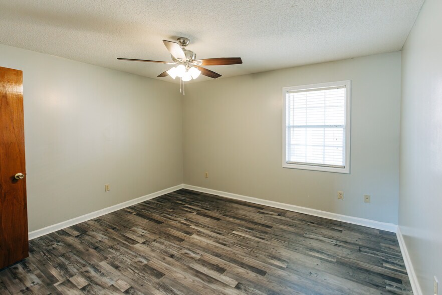 Building Photo - 1210 Douglas MacArthur St