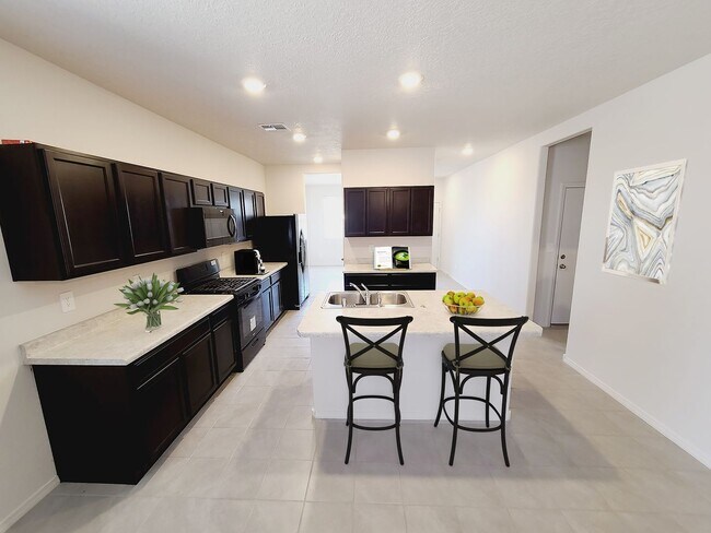 Building Photo - 3 bed 2 bath Energy Efficient Home!