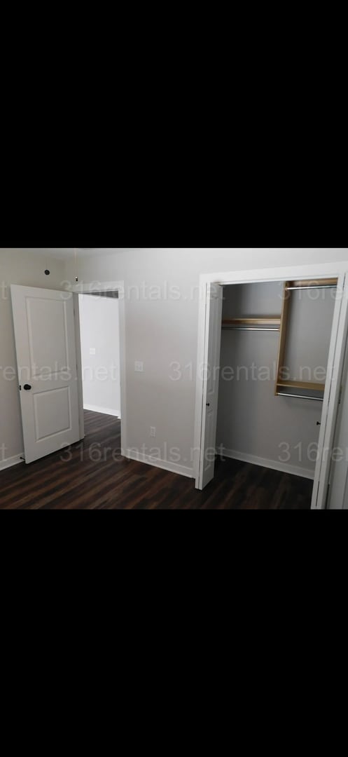 Building Photo - 319 S Taylor St
