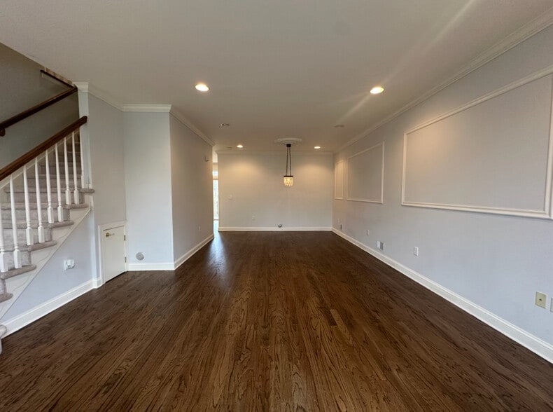 Building Photo - 163 Shinnecock Dr