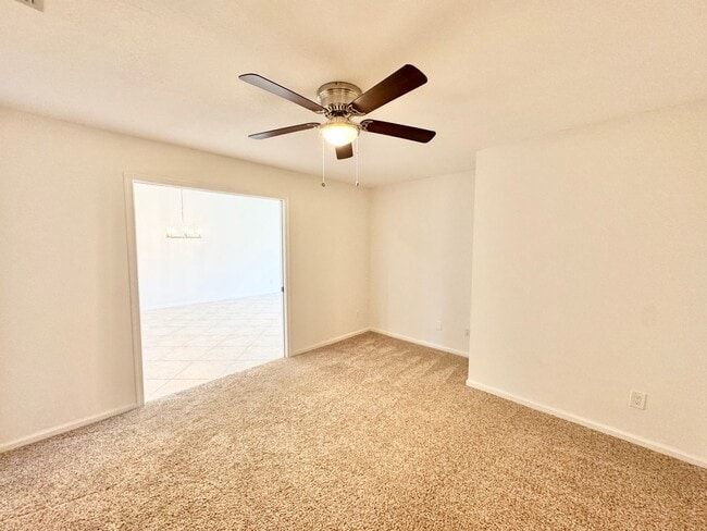 Building Photo - ** ROYAL WOOD ** 2 + DEN / 2 BATH - CONDO ...
