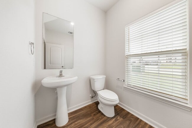 Building Photo - Spacious 4-Bed Home with Island Kitchen & Fenced Yard in Converse – 2,205 Sq Ft!