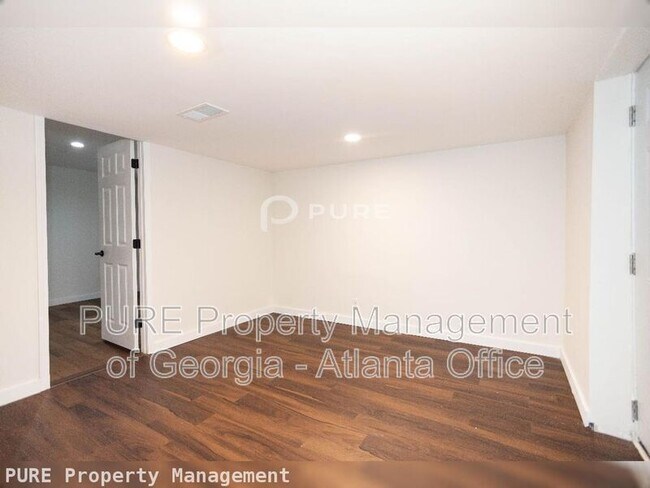 Building Photo - 1138 Gerald Pl SW