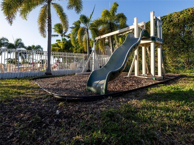 Building Photo - 200 W Riverbend Dr