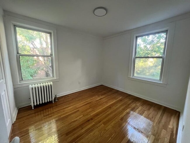 Building Photo - 1 bedroom in SUNNYSIDE NY 11104