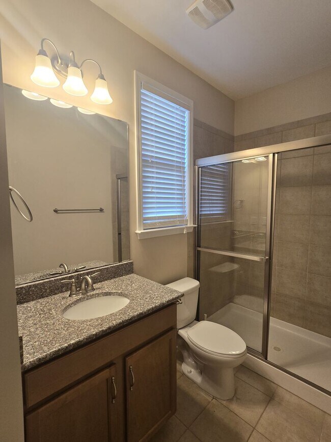 Building Photo - Beautiful Home located in Bridge Pointe Ne...