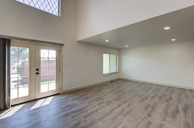 Building Photo - 1208 Rose Ave