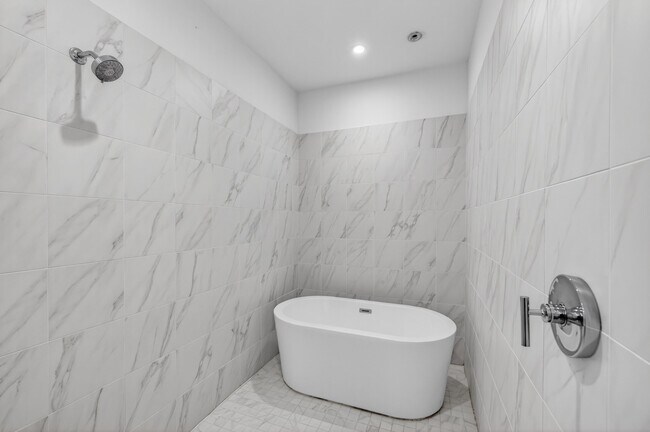 Building Photo - 1044 NE 18th Ave