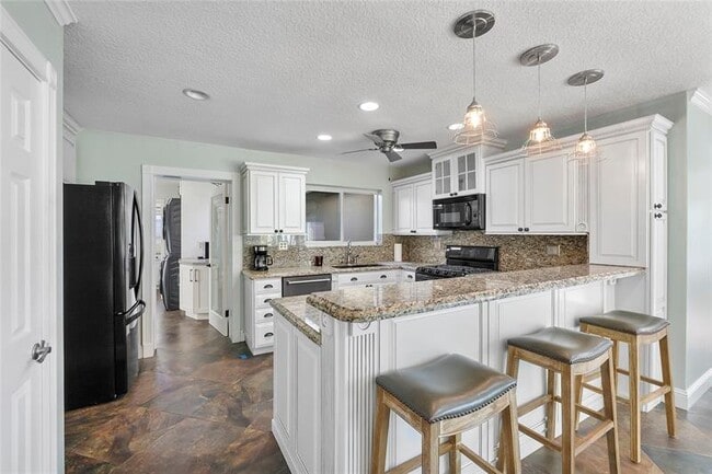 Building Photo - 2316 NE 20th St