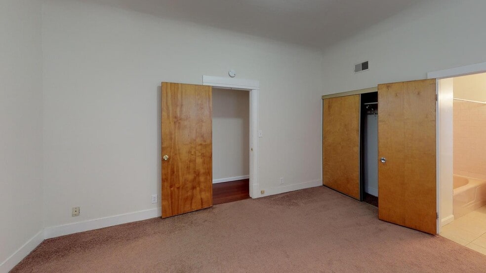 Building Photo - 1023 Magnolia St