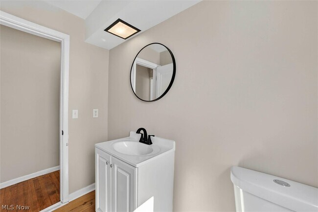 Building Photo - 1851 Beverly Hills Dr