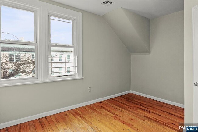 Building Photo - 117 Parkview Terrace