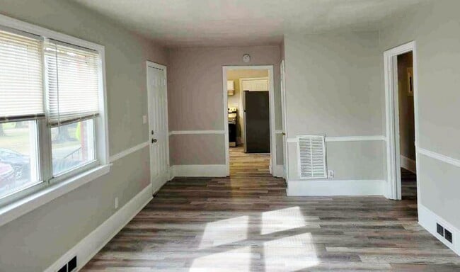 Building Photo - 5405 Hilltop Cir