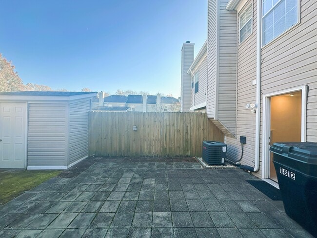 Building Photo - 1812 Abbotsbury Way