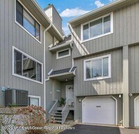 Building Photo - 2 Island View Way