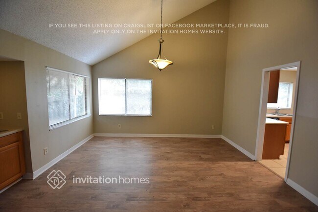 Building Photo - 126 W York Ct