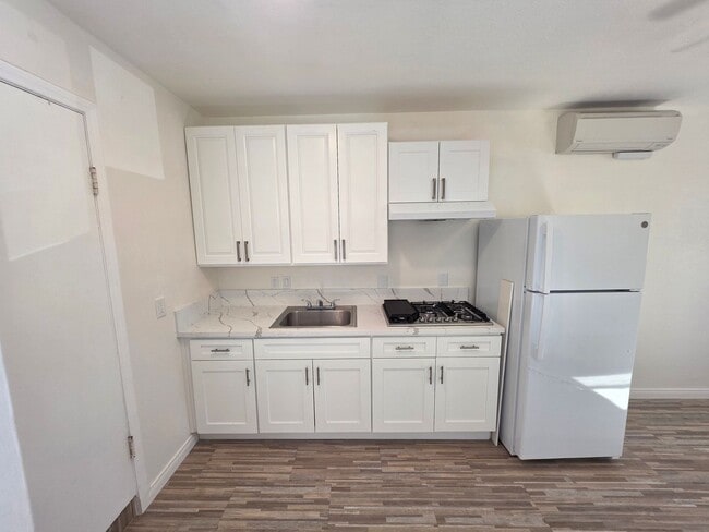 Building Photo - 524 W Greenwood Ave