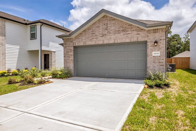 Building Photo - 18669 Shauna Danielle Dr