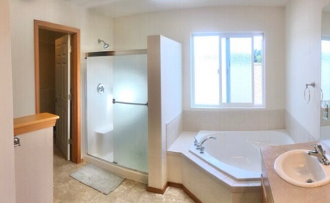 Building Photo - Spacious 3BR/2.5BA Home in Oly Schools w/ Open Floor Plan & Private Backyard