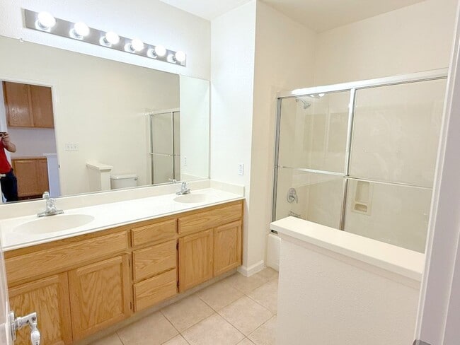 Building Photo - BEAUTIFUL BRIDGES END TOWNHSE, NEAR PARKS, GOLF COURSE, COYOTE CREEK ELEMENTARY !