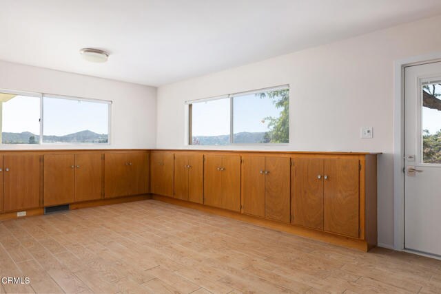 Building Photo - 2075 Linda Flora Dr