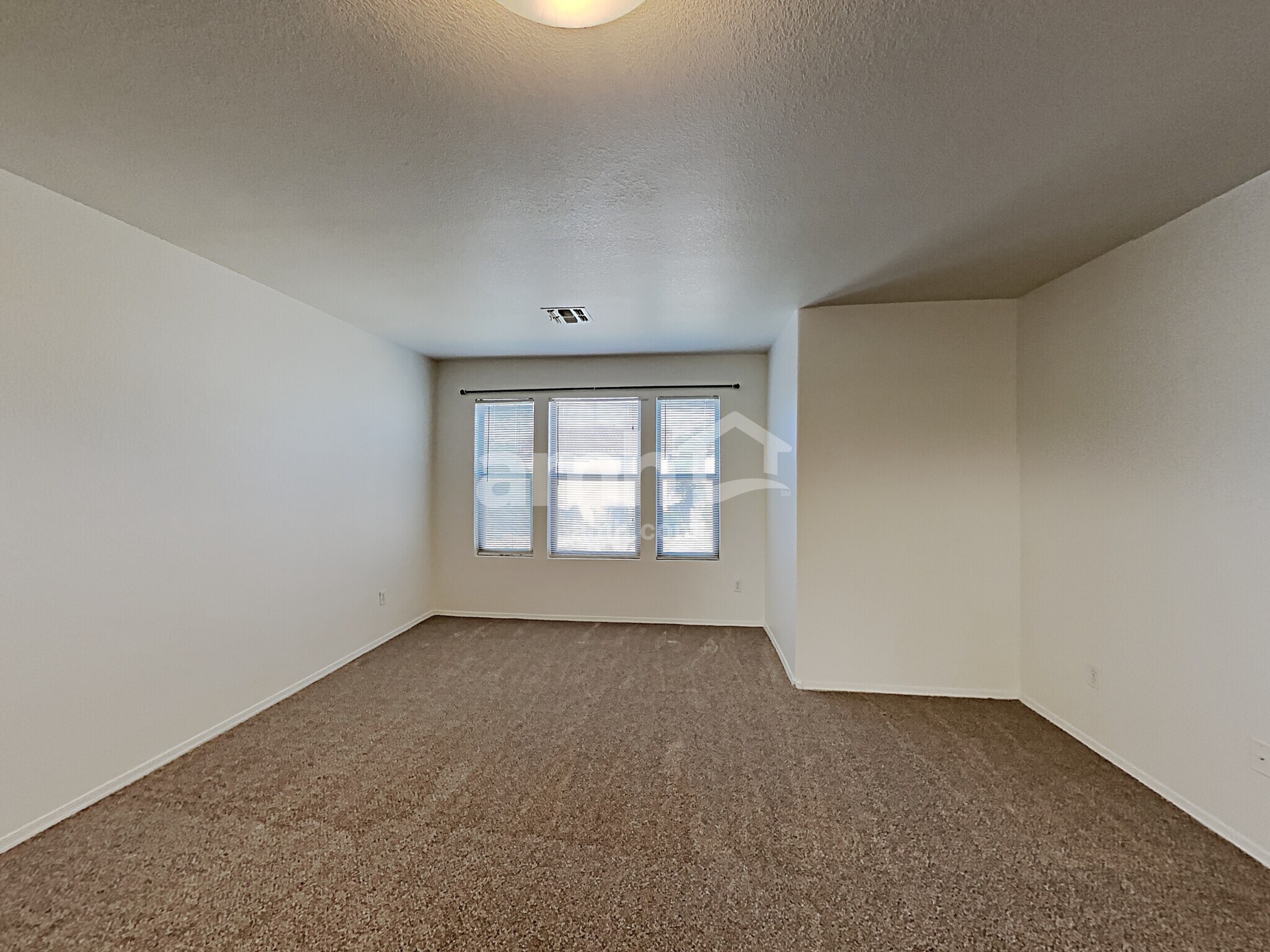 Building Photo - 5030 E Dale Ln