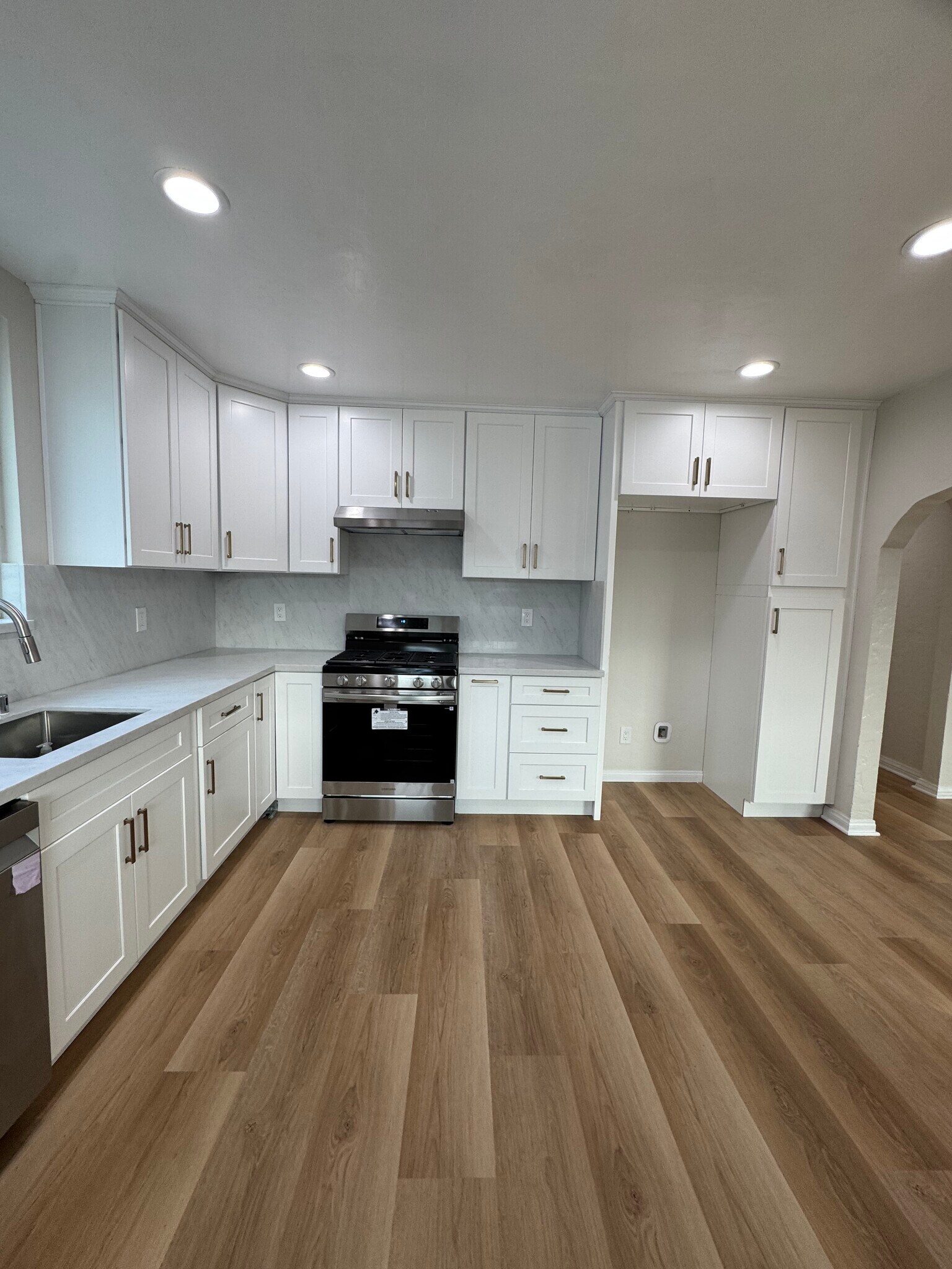 Full Kitchen - 6556 3rd Ave