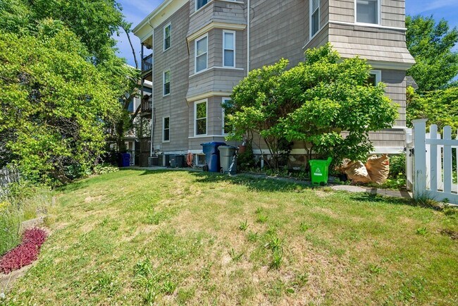 Building Photo - 101-103-103 Wachusett St