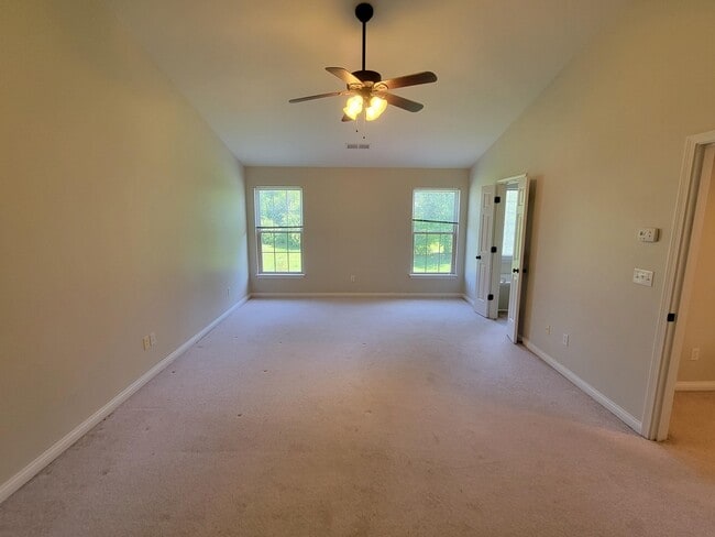 Building Photo - 421 Forest Hill Dr