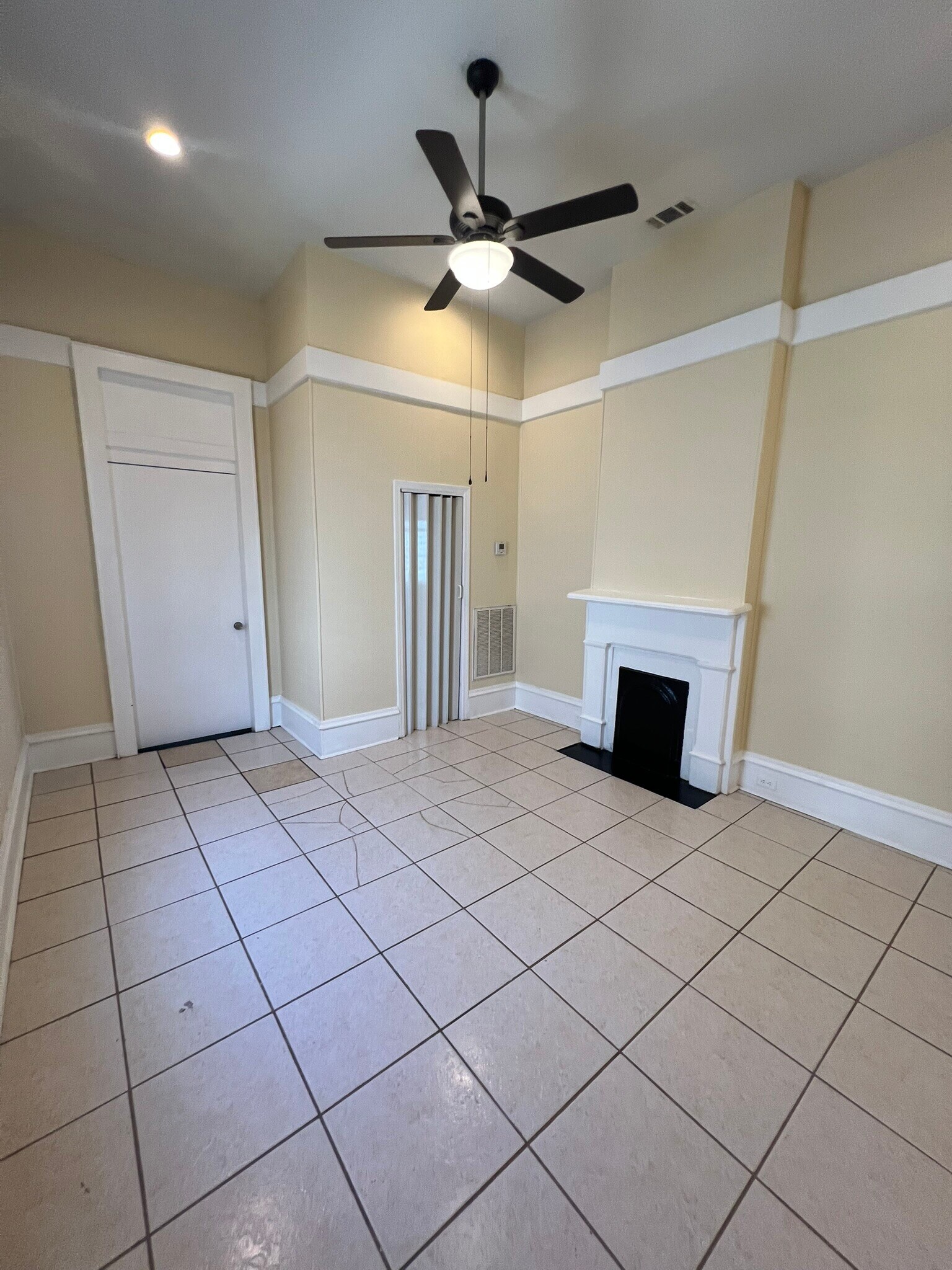 Building Photo - 1911 Lapeyrouse St