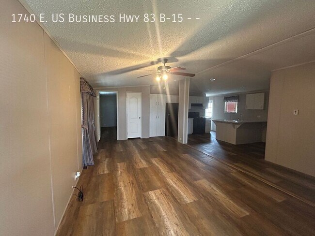 Building Photo - 15 B St