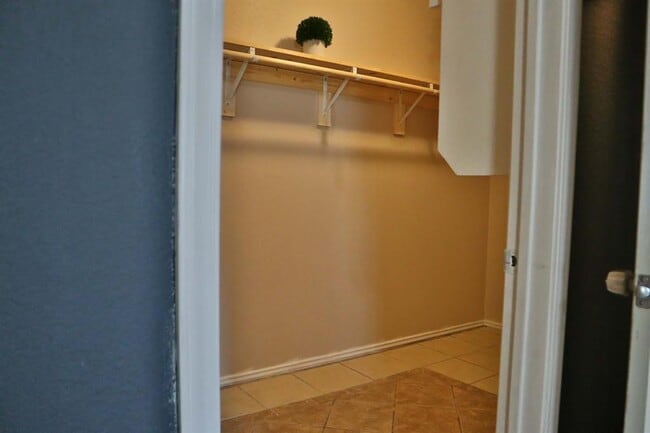 Building Photo - 717 Blair Ave