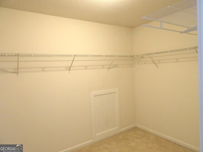 Building Photo - 4341 Estate St