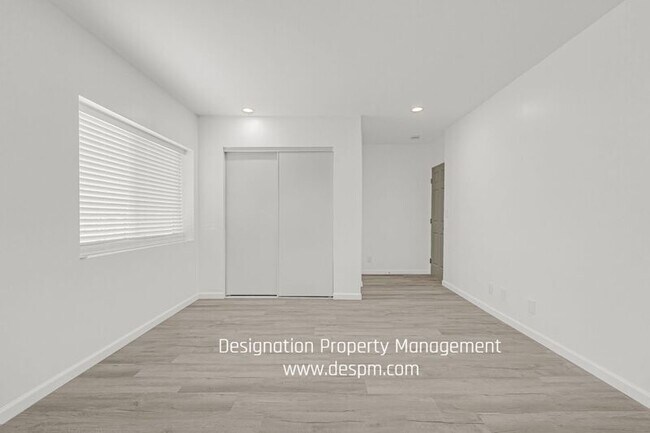 Building Photo - 3220 Casitas Ave