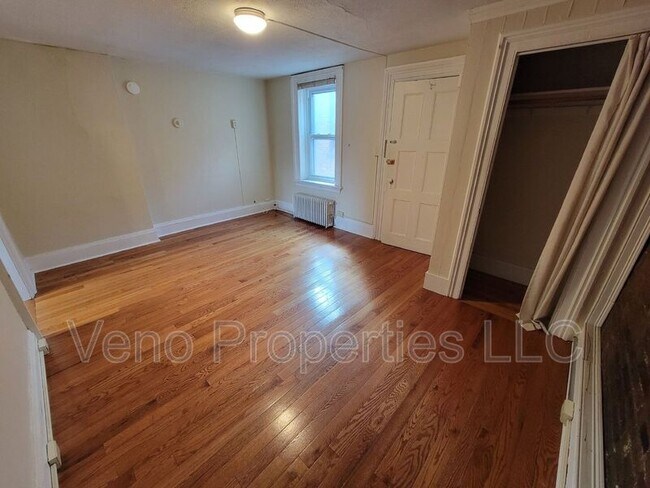 Building Photo - 16 2nd St