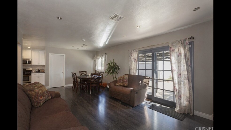 Building Photo - 7344 Topeka Dr