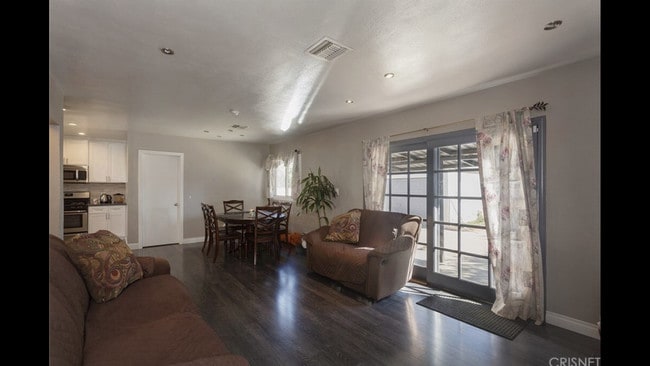 Building Photo - 7344 Topeka Dr