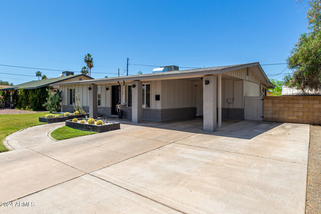 Building Photo - 2126 S Stanley Pl