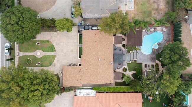 Building Photo - 18834 Devonshire St