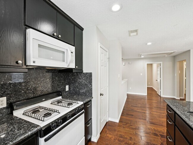 Building Photo - 1405 Bailey St