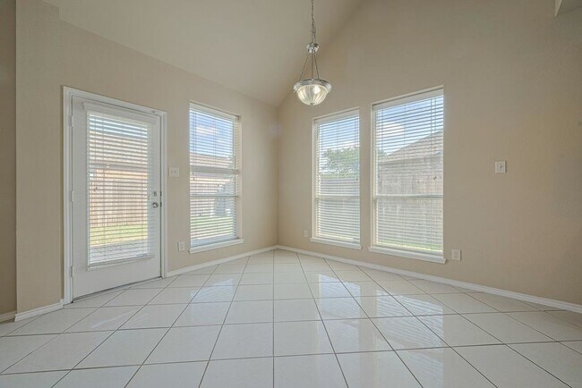 Building Photo - 2206 Grand Shore Ct