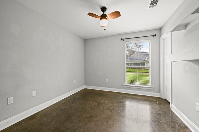 Building Photo - 32590 Weiss Rd