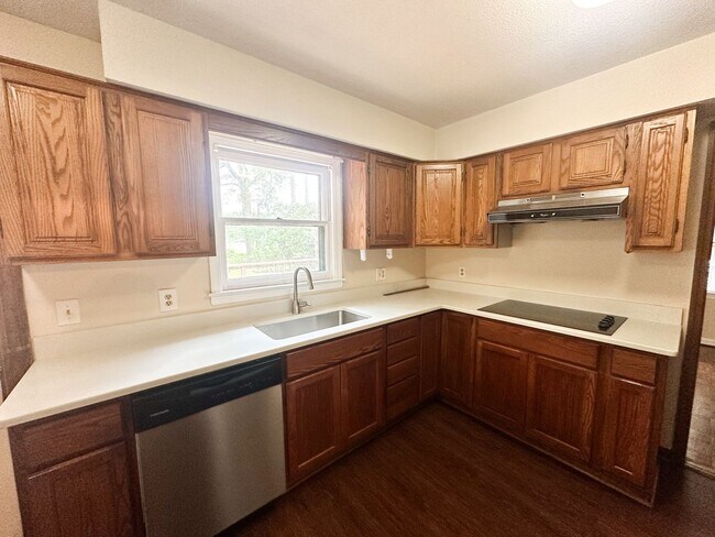 Building Photo - Beautiful Waterfront 4-Bedroom Home in Pirates Cove!