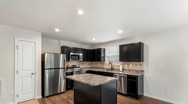 Building Photo - 2515 Willow Pond Ln SE
