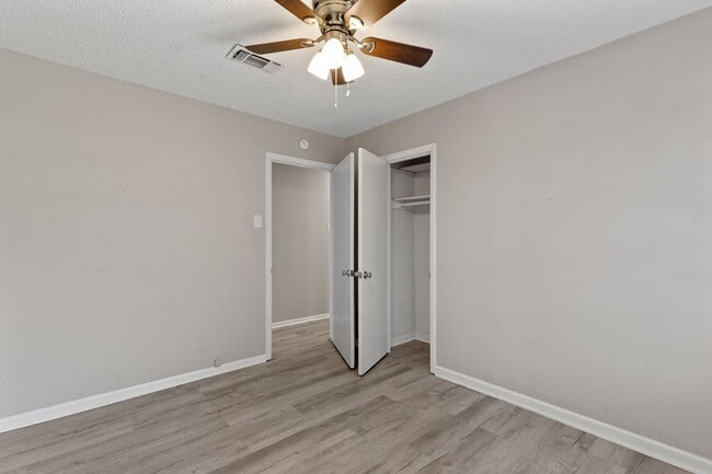 Building Photo - Spacious Duplex for Rent in Sherman, TX La...
