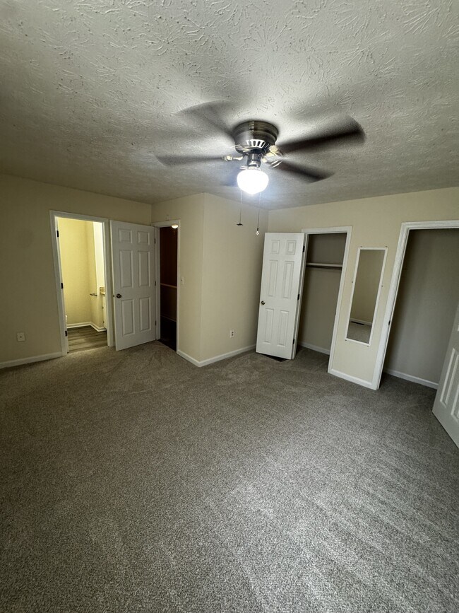 Building Photo - 482 Huntington Road
