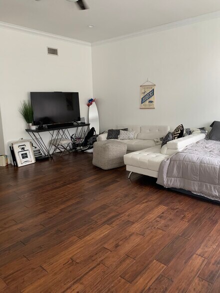 Building Photo - 12766 Jolette Ave