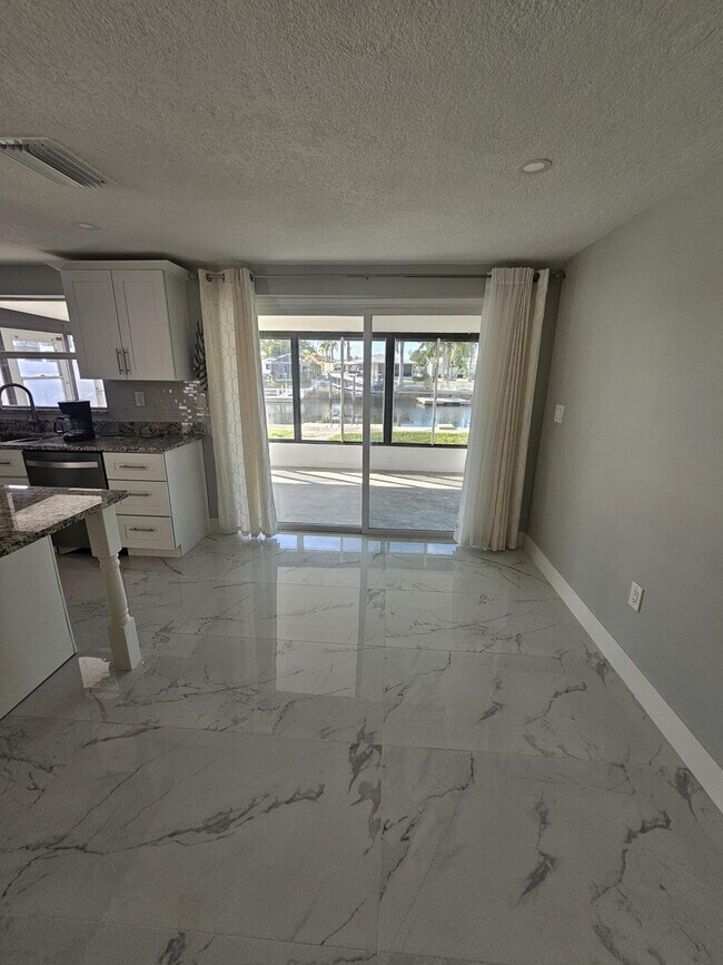 Building Photo - 2 bed, 2 bath waterfront retreat!