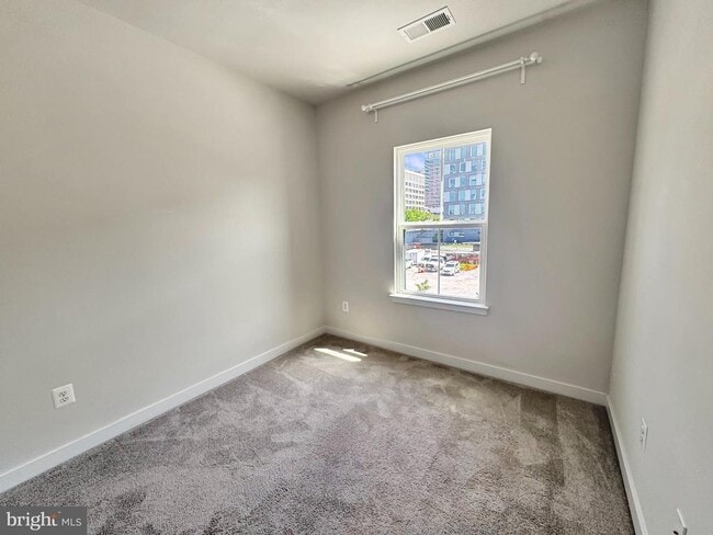 Building Photo - 1800 E Eager St
