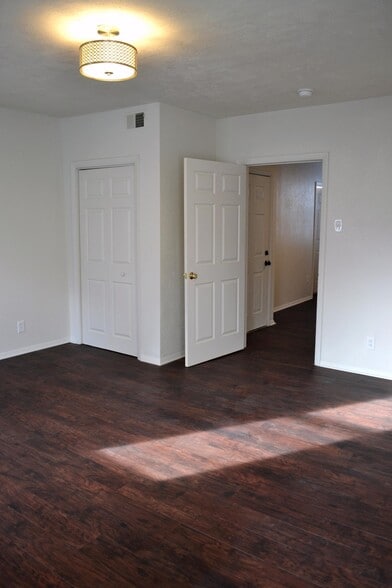 Building Photo - 2611 Larkins Way